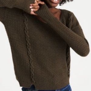 American Eagle Olive Green Sweater in Size Small